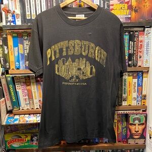 M-L VINTAGE SINGLE STITCH PITTSBURGH GOLD LEAF PRINT TEE